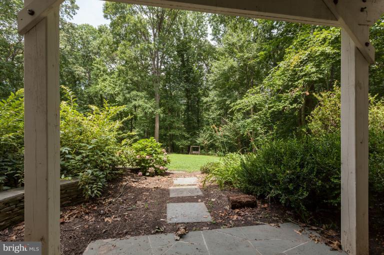 10513 Adel Road Oakton, VA 22124 - Photo 26 of 30 Exterior (Rear)