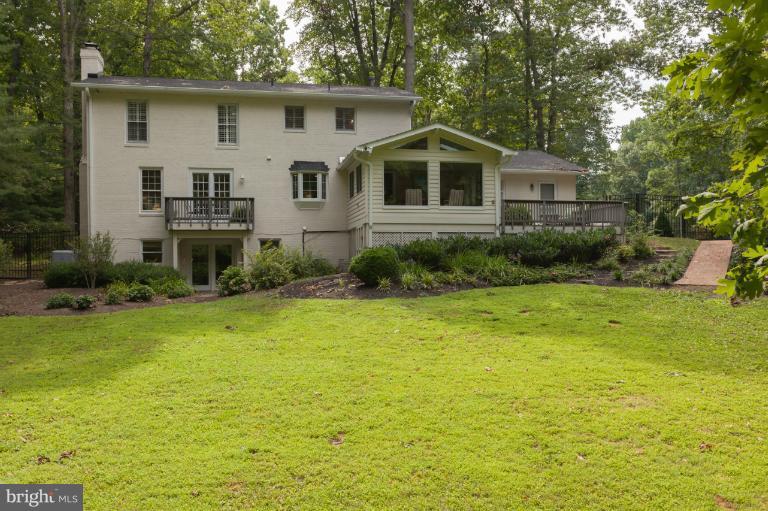 10513 Adel Road Oakton, VA 22124 - Photo 28 of 30 Exterior (Rear)