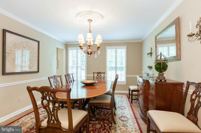 10513 Adel Road Oakton, VA 22124 - Photo 4 of 30 Dining Room