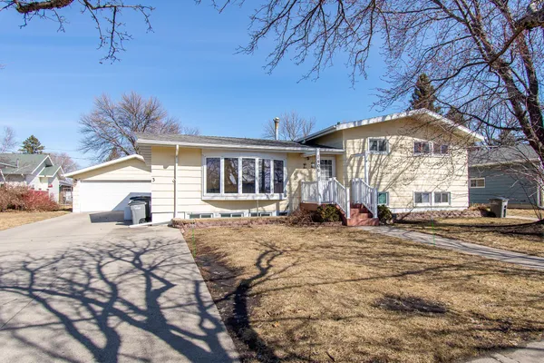 $275,000 | 1406 24th Avenue South, Moorhead, MN 56560