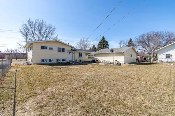 $275,000 | 1406 24th Avenue South, Moorhead, MN 56560