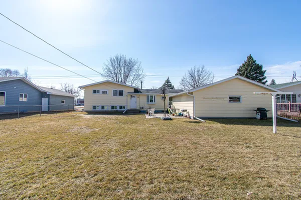 $275,000 | 1406 24th Avenue South, Moorhead, MN 56560