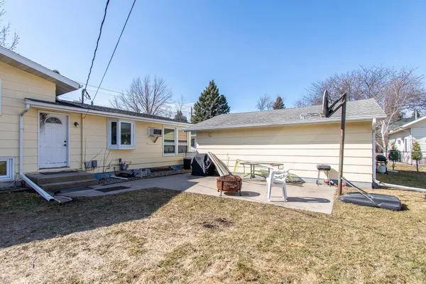 $275,000 | 1406 24th Avenue South, Moorhead, MN 56560