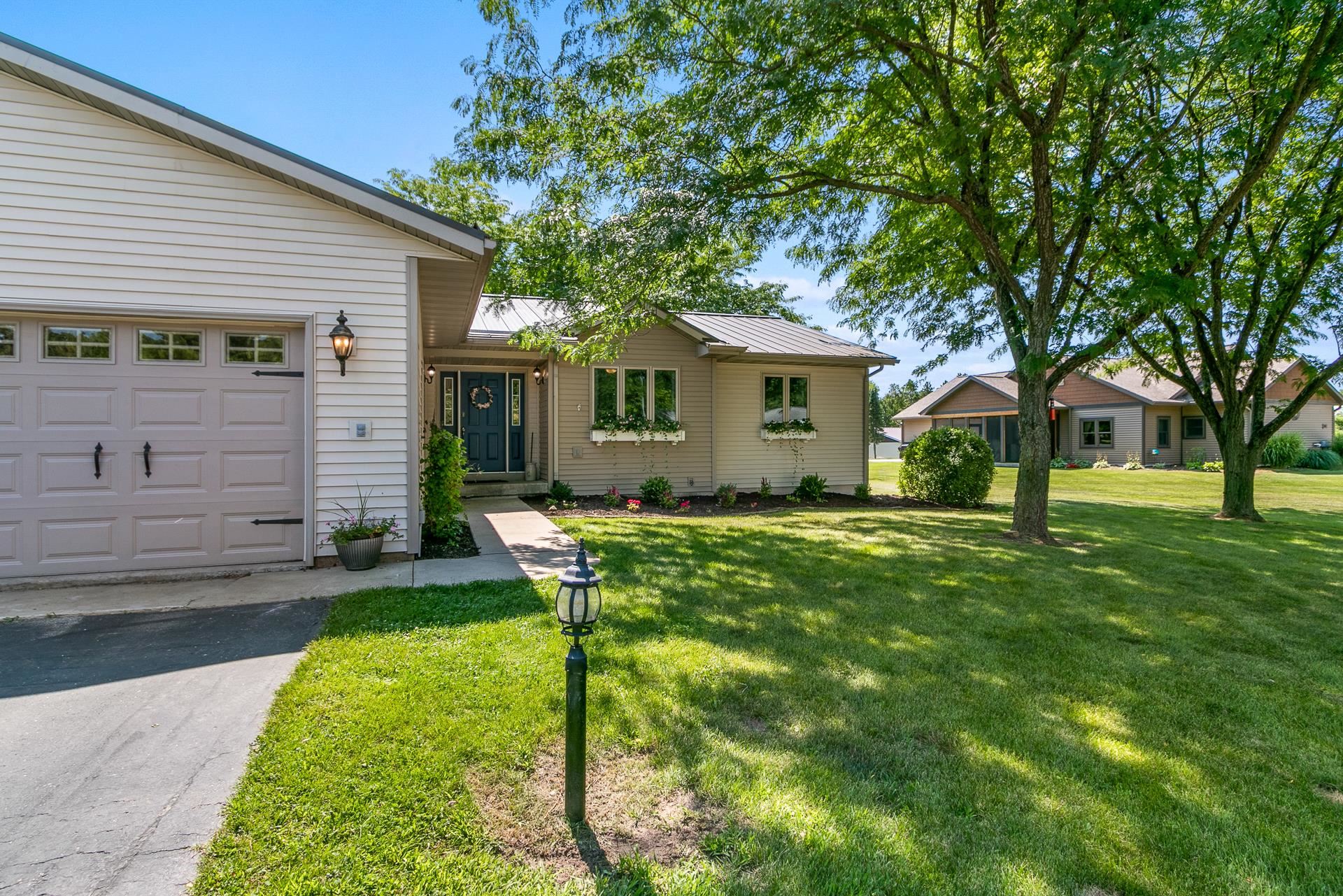 1040 Saddle Ridge Portage, WI 53901 - Photo 2 of 63