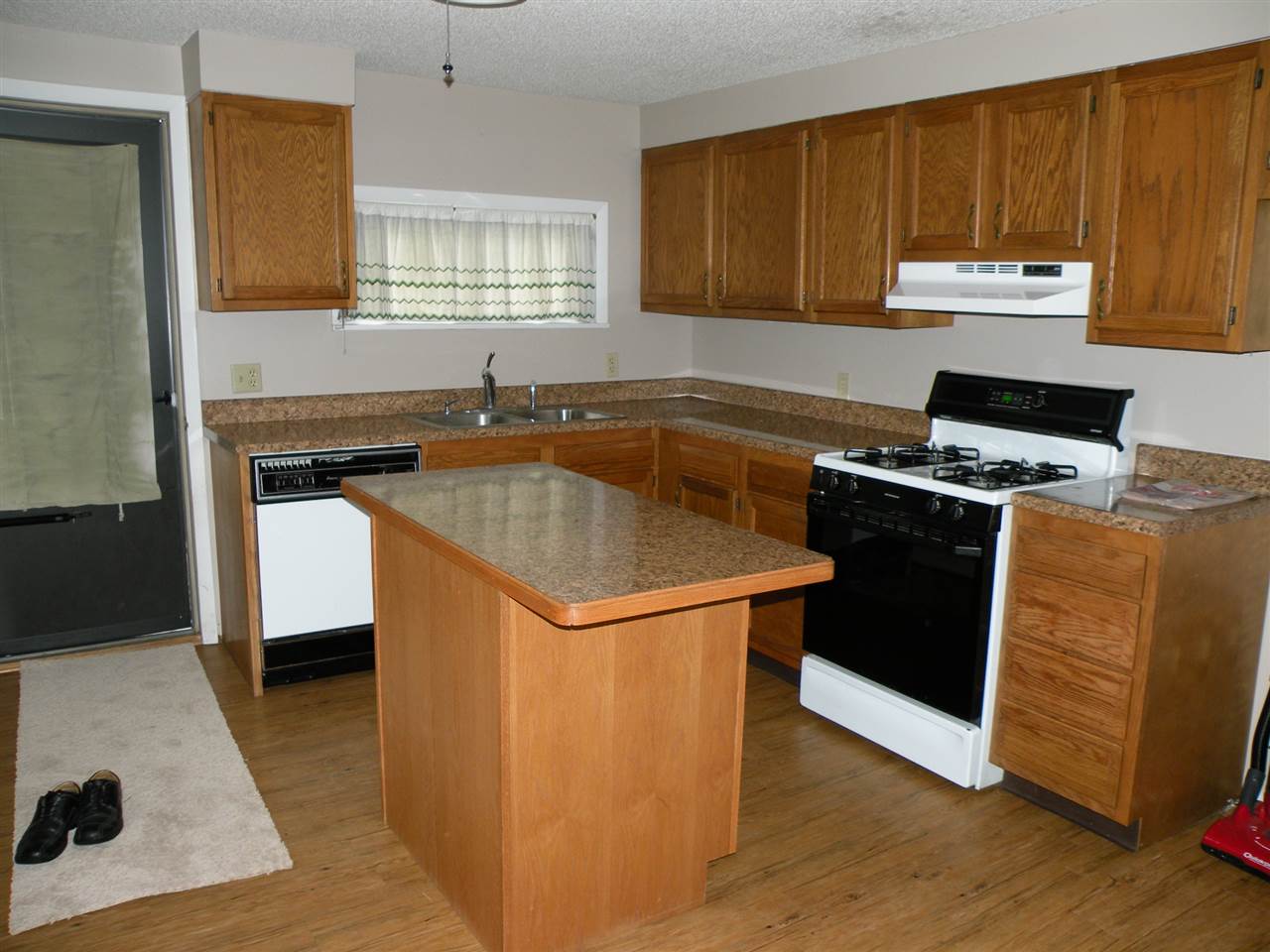 1326 Ritchie Road Gladwin, MI 48624 - Photo 6 of 15 1815847-5.JPG