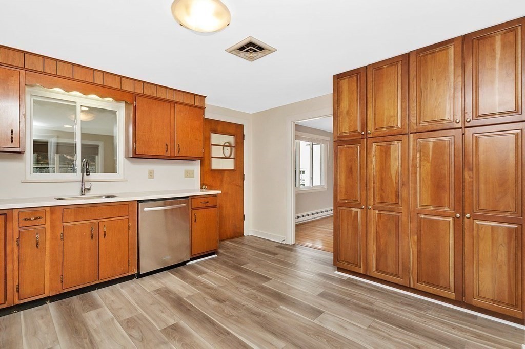 191 Jackson Road, Unit 191 Newton, MA 02458 - Photo 8 of 34 Gallery Image 8