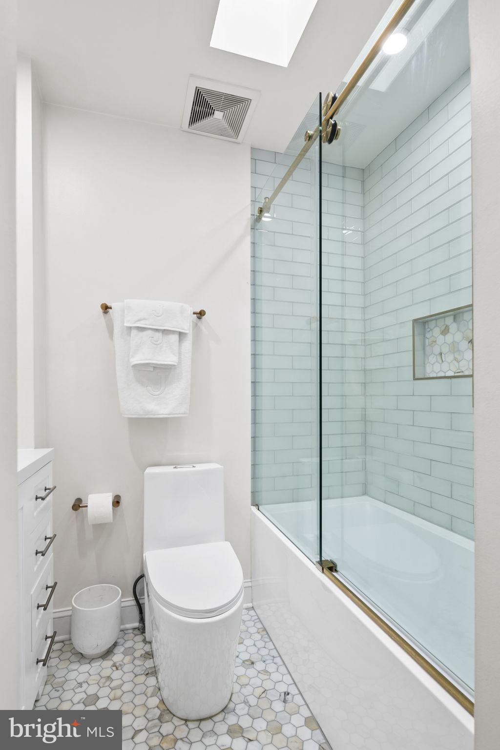 1102 C Street Southeast Washington, DC 20003 - Photo 20 of 33