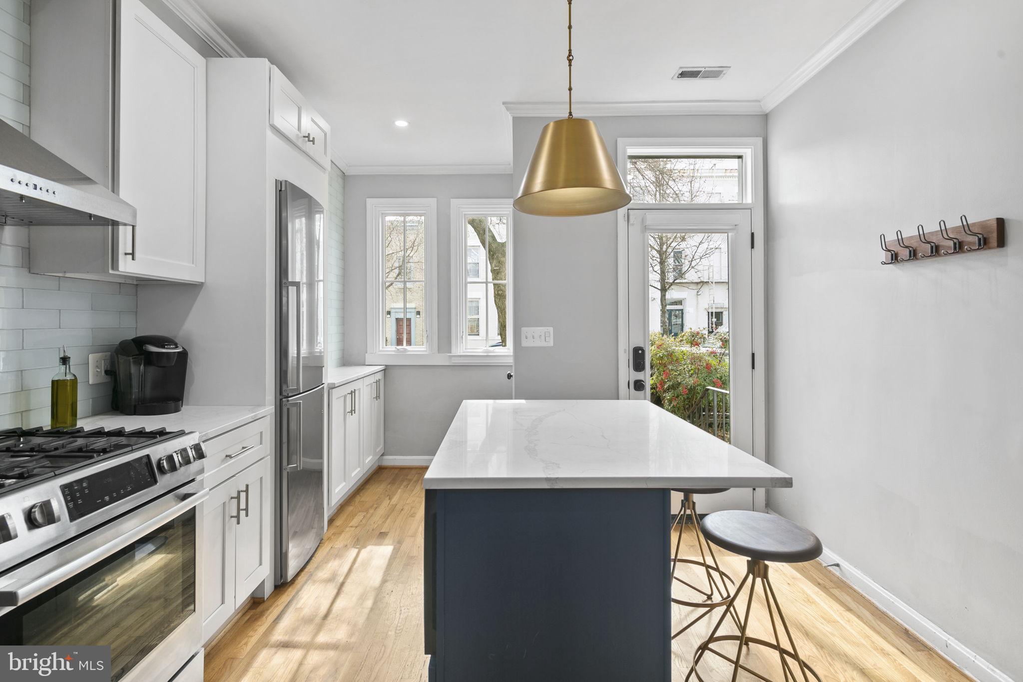 1102 C Street Southeast Washington, DC 20003 - Photo 5 of 33