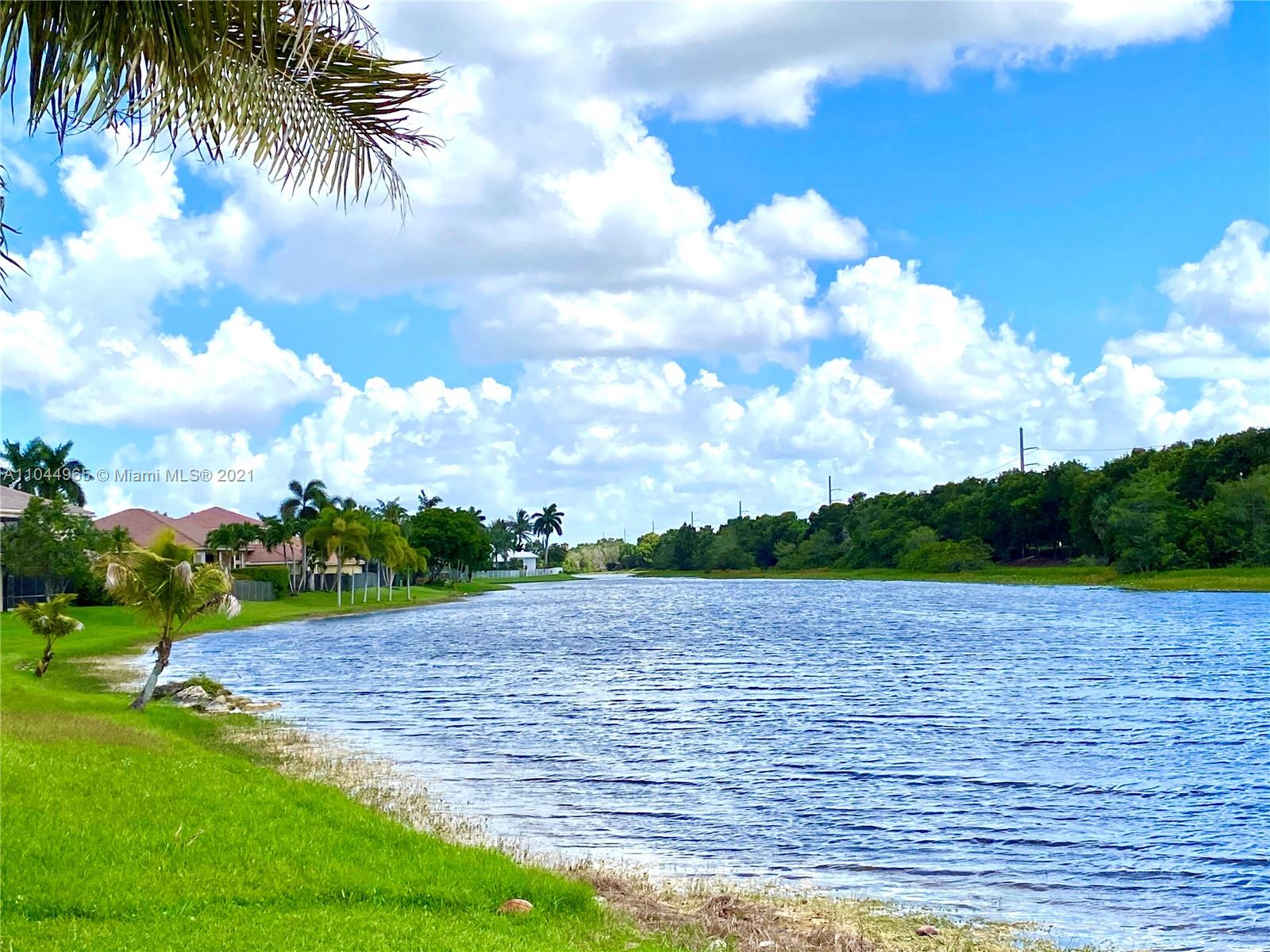 2893 Oakbrook Drive Weston, FL 33332 - Photo 11 of 14