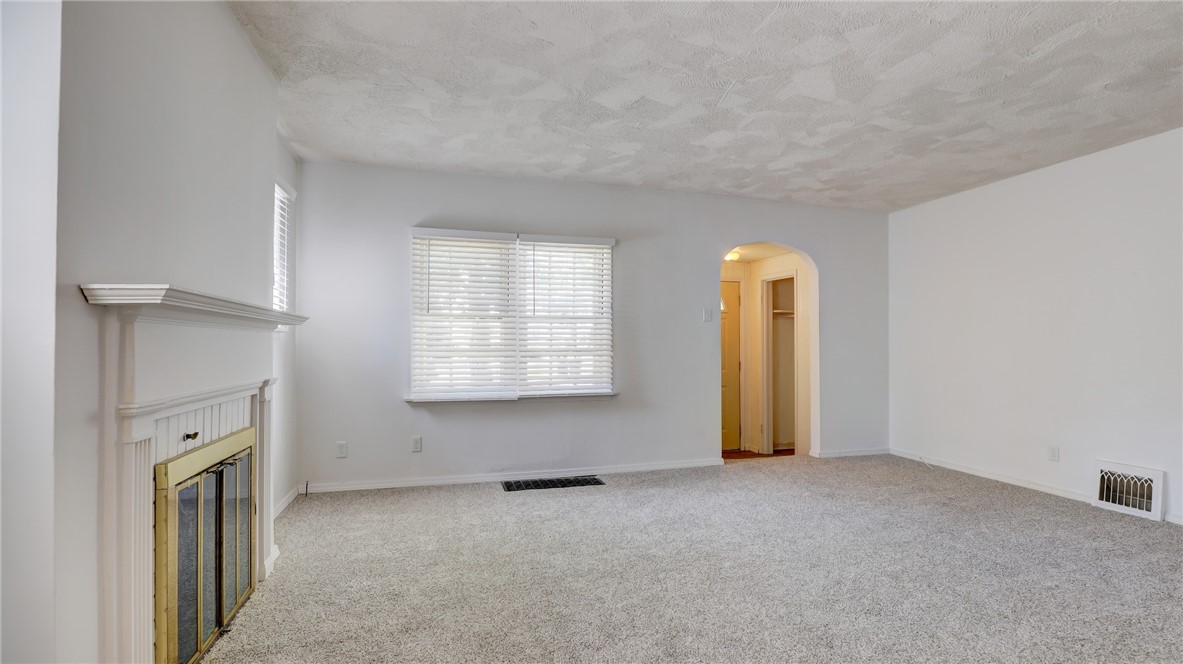 1929 East Johns Avenue Decatur, IL 62521 - Photo 6 of 23