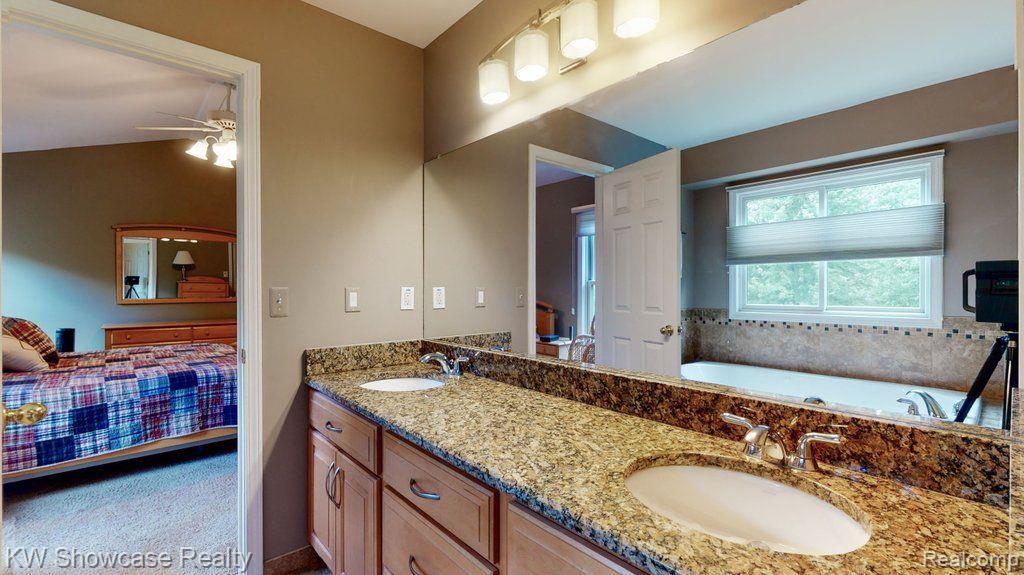 917 Rambling Drive Rochester Hills, MI 48307 - Photo 20 of 47