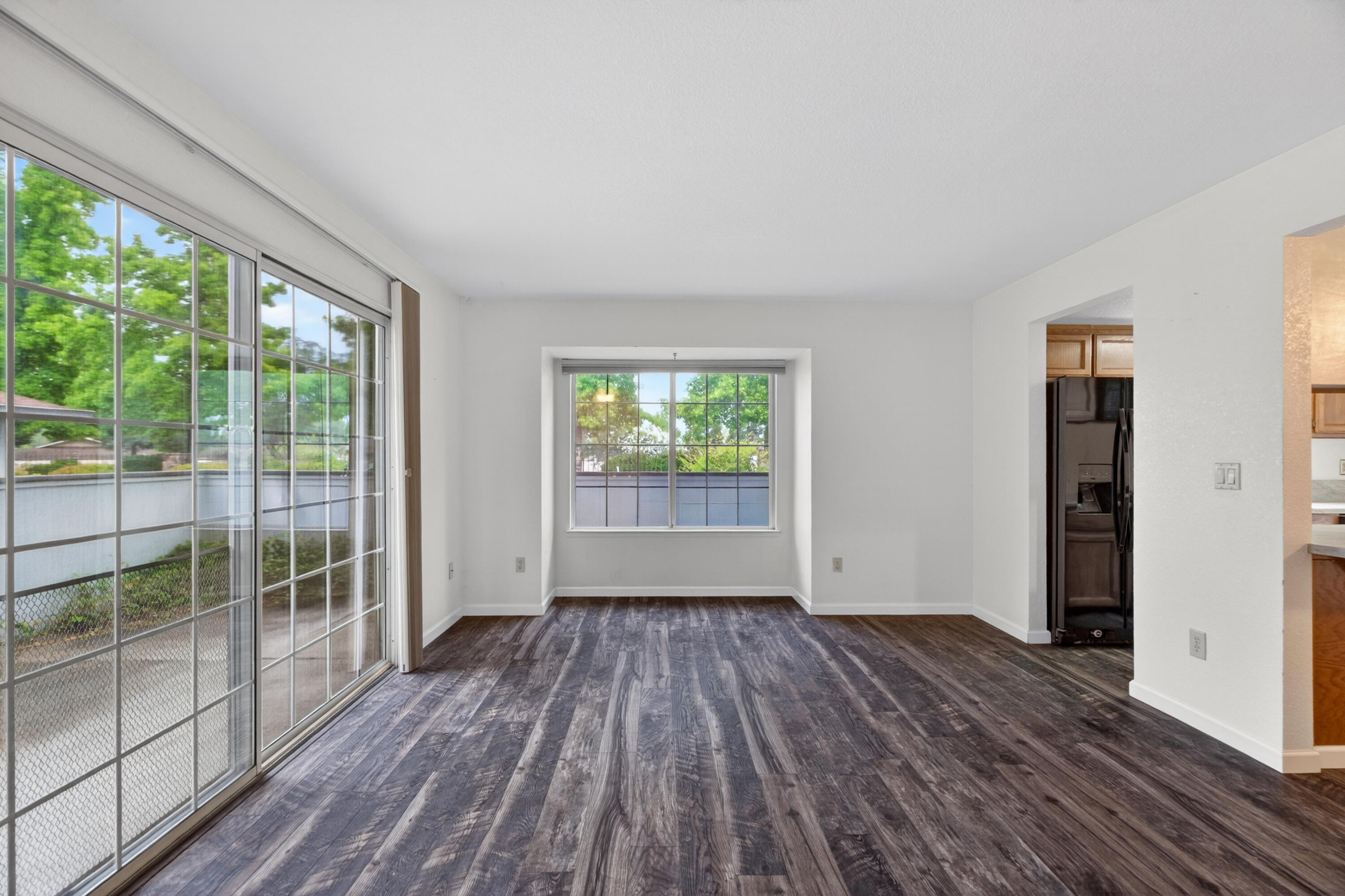 200 Ridgetop Drive, Unit 22 Redding, CA 96003 - Photo 5 of 29 Living Room