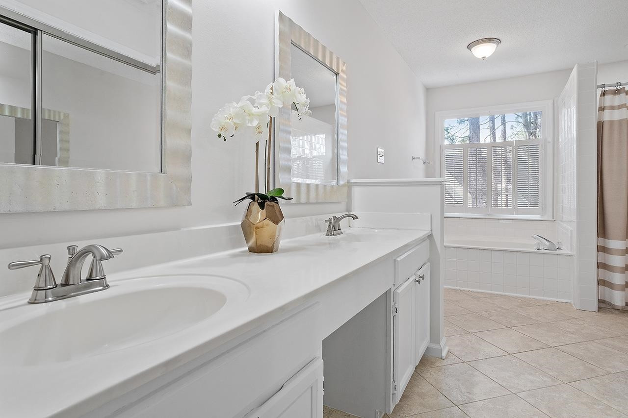 3715 Carnegie Lane Raleigh, NC 27612 - Photo 27 of 37 Primary Bath