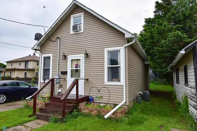 $100,000 | 410 9 1/2 Street North, Wahpeton, ND 58075