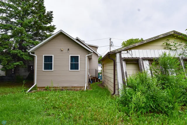 $100,000 | 410 9 1/2 Street North, Wahpeton, ND 58075