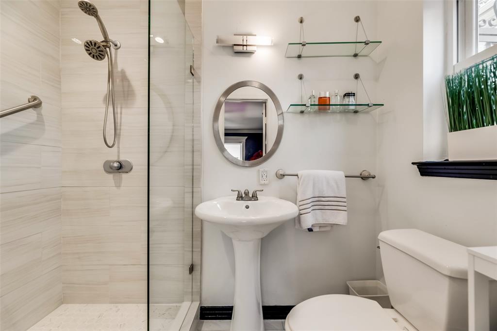 4330 Rawlins Street Dallas, TX 75219 - Photo 27 of 40 Downstairs ensuite