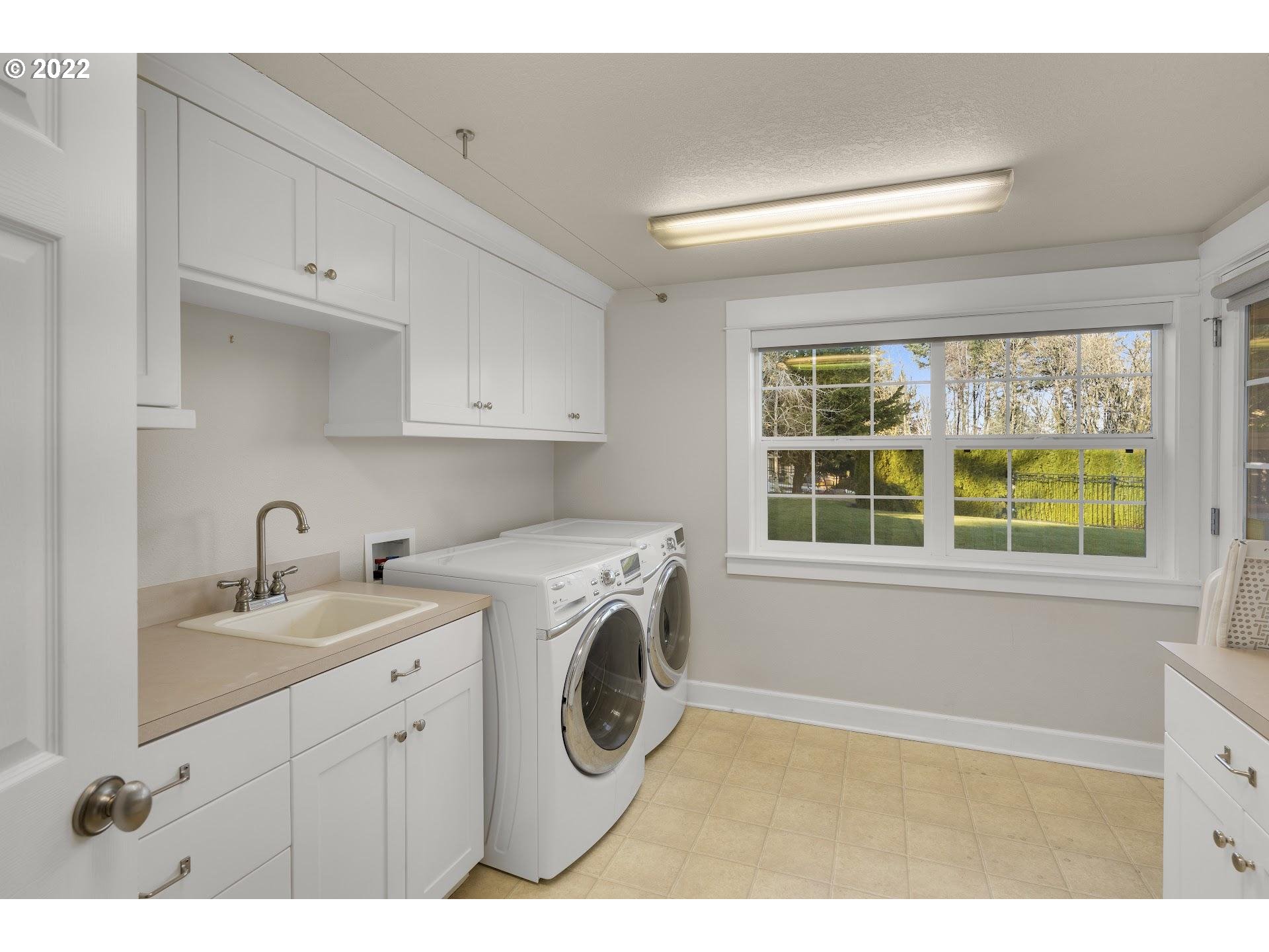 735 Southwest Schaeffer Road West Linn, OR 97068 - Photo 19 of 32 Gallery Image 19