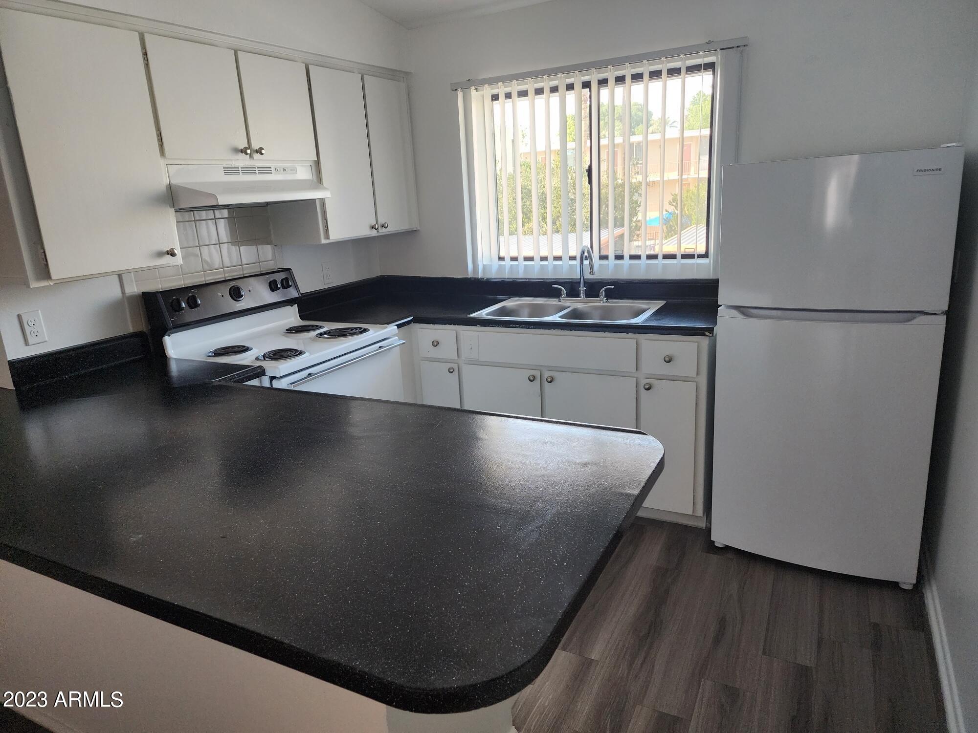 4301 North 24th Street, Unit 2 Phoenix, AZ 85016 - Photo 3 of 9 Kitchen