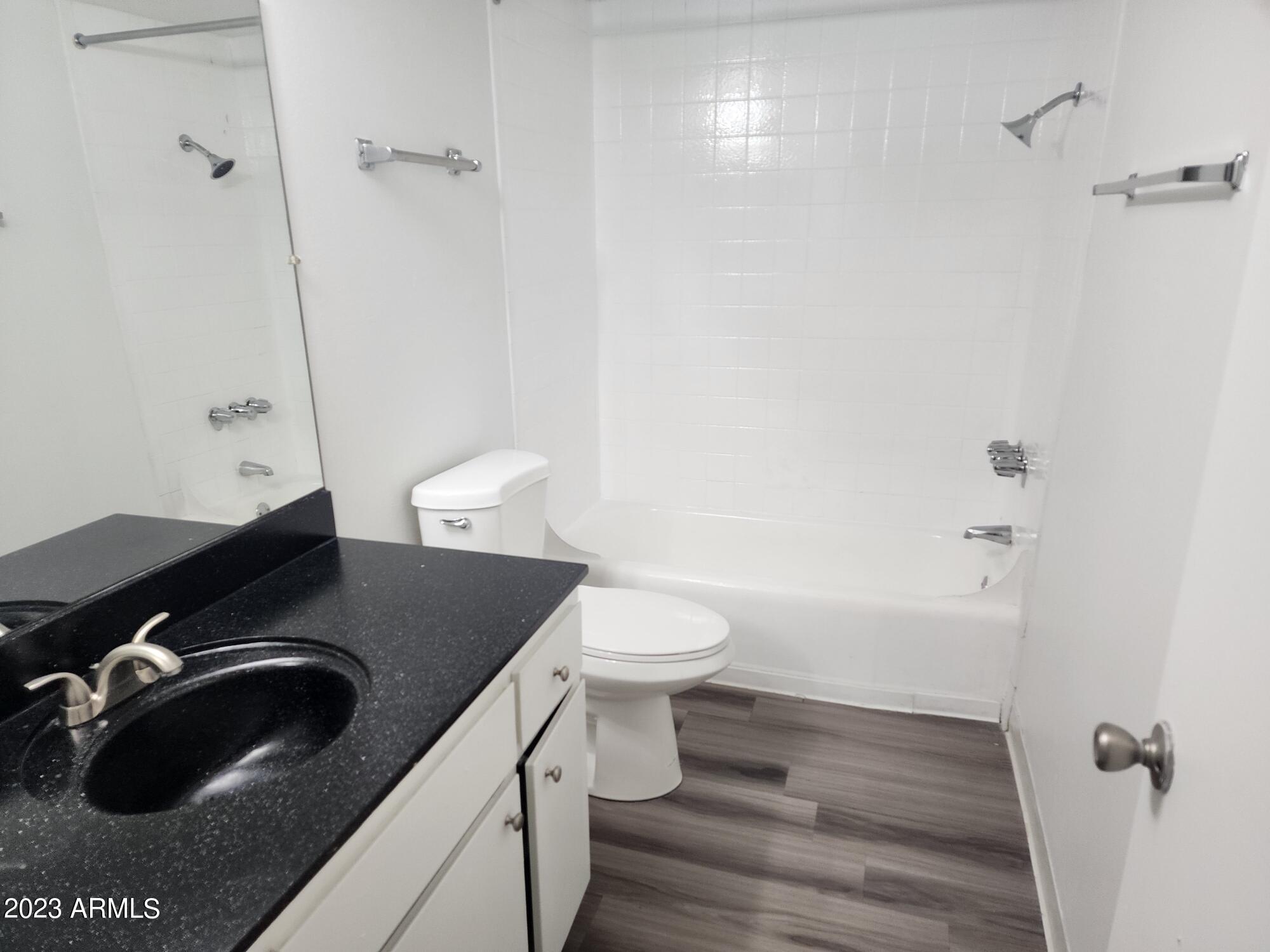 4301 North 24th Street, Unit 2 Phoenix, AZ 85016 - Photo 7 of 9 Hall Bath