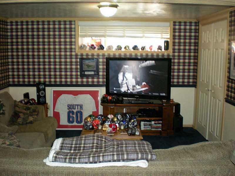 7 West Hillcrest Road Eighty Four, PA 15330 - Photo 15 of 19 Den/Family/Great Room.