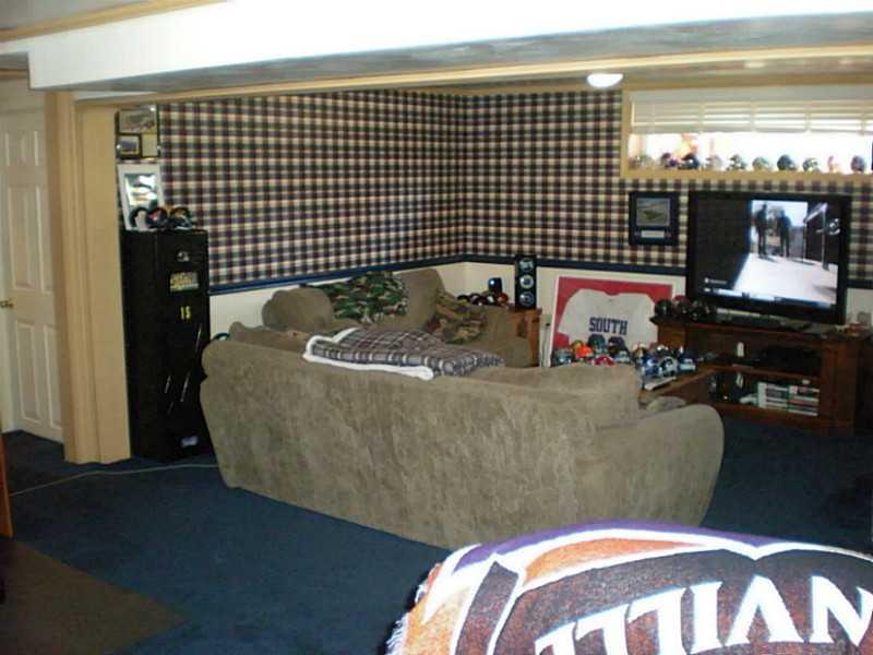 7 West Hillcrest Road Eighty Four, PA 15330 - Photo 16 of 19 Den/Family/Great Room.