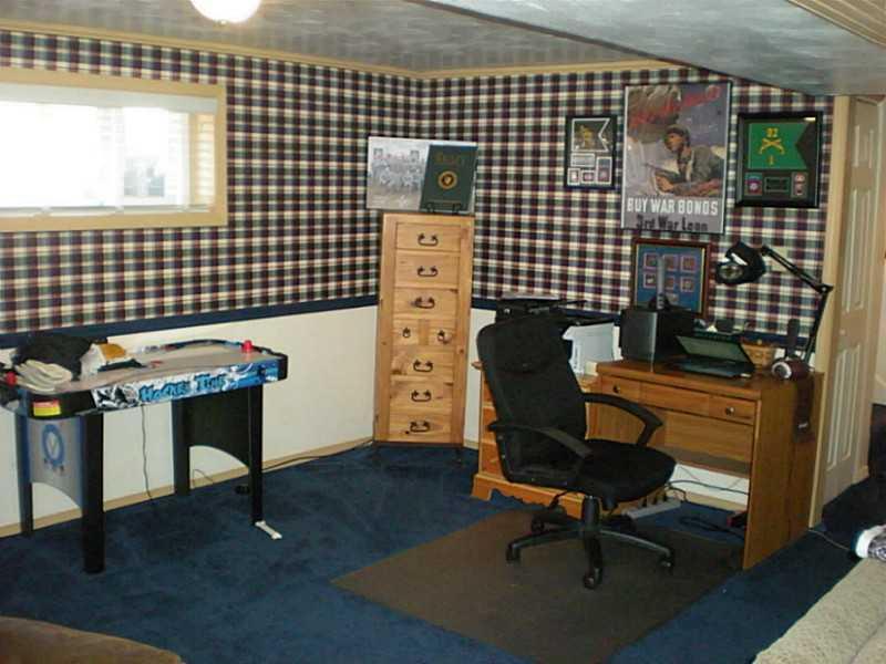 7 West Hillcrest Road Eighty Four, PA 15330 - Photo 17 of 19 Den/Family/Great Room.