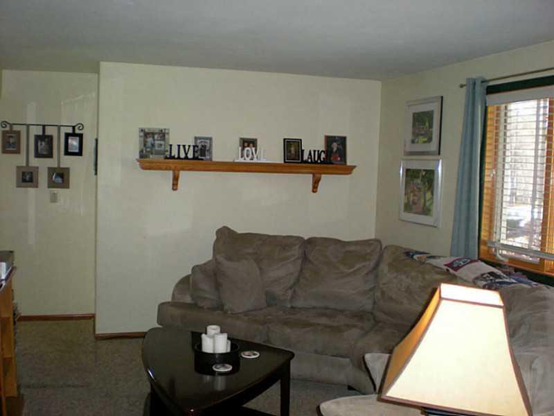 7 West Hillcrest Road Eighty Four, PA 15330 - Photo 5 of 19 Living Room.