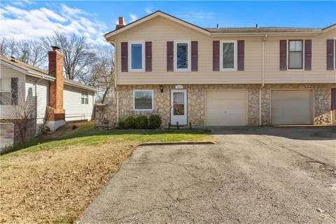 $260,000 | 7629 Monrovia Street, Lenexa, KS 66216