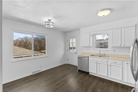 $260,000 | 7629 Monrovia Street, Lenexa, KS 66216