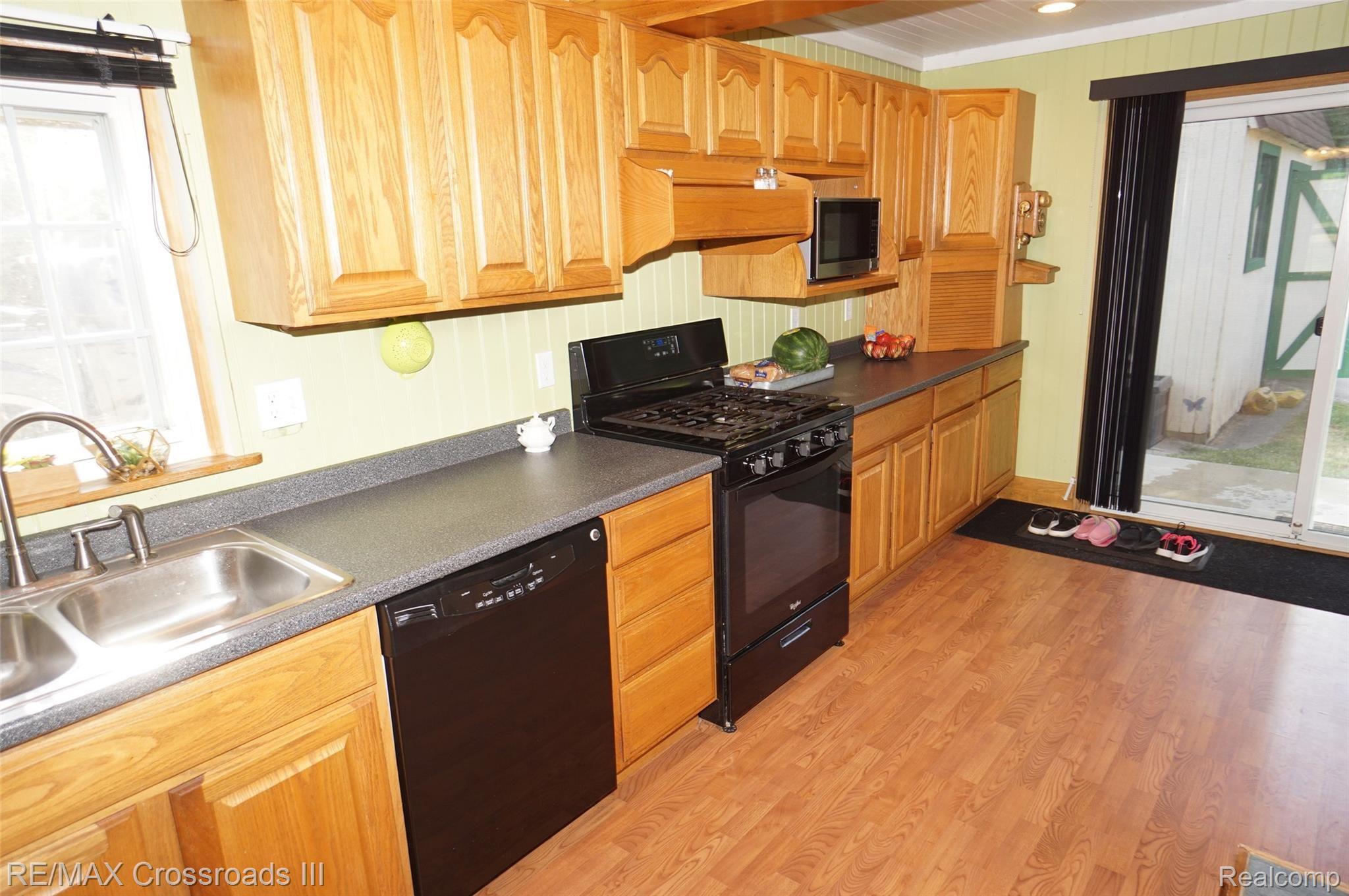 45180 Robson Road Belleville, MI 48111 - Photo 9 of 24 DSC06125.JPG