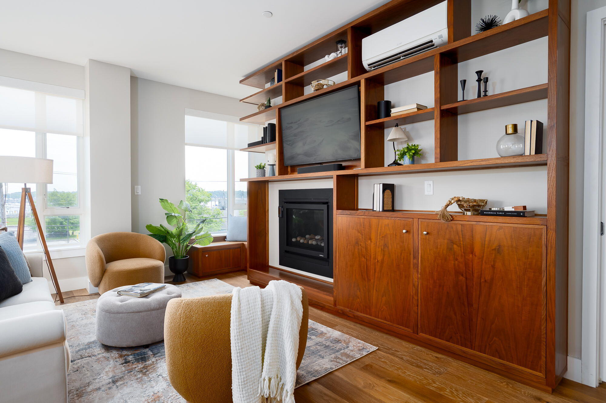 387 Commercial Street, Unit 322 Portland, ME 04101 - Photo 3 of 46 Custom built-ins