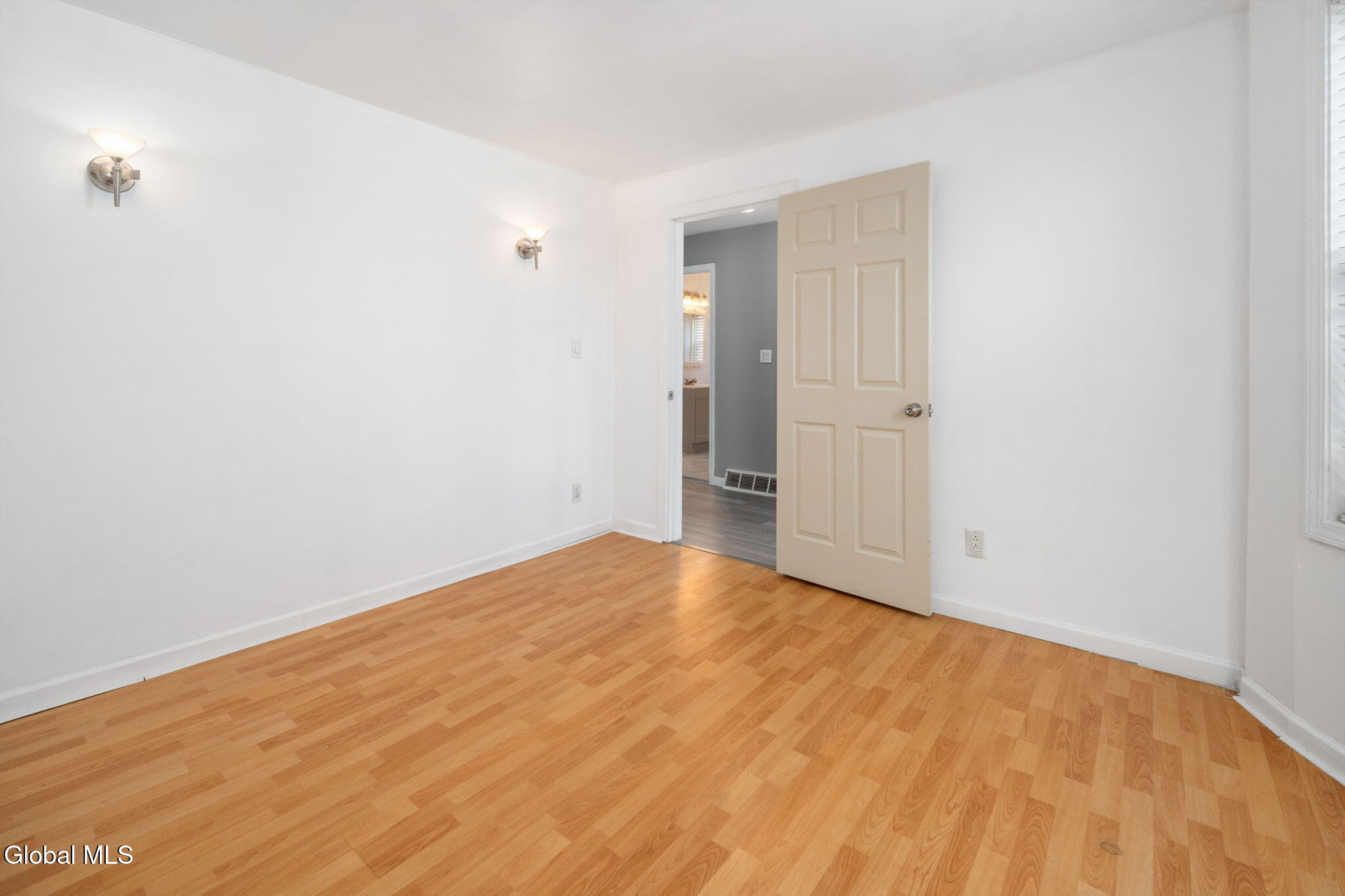 418 Eleventh Street Schenectady, NY 12306 - Photo 11 of 35 418 Eleventh St