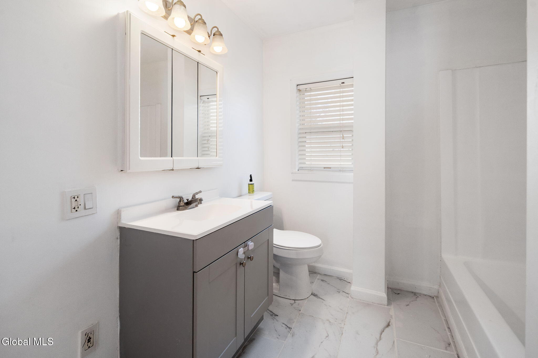 418 Eleventh Street Schenectady, NY 12306 - Photo 14 of 35 418 Eleventh St