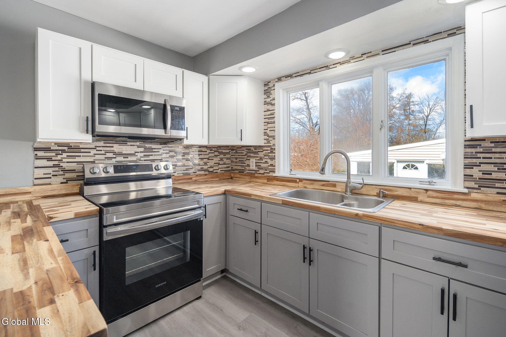 418 Eleventh Street Schenectady, NY 12306 - Photo 19 of 35 418 Eleventh St