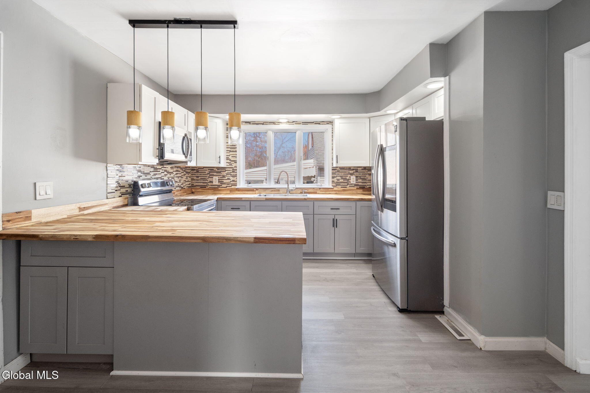 418 Eleventh Street Schenectady, NY 12306 - Photo 22 of 35 418 Eleventh St