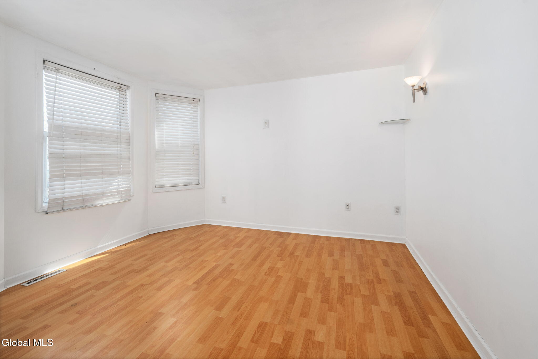 418 Eleventh Street Schenectady, NY 12306 - Photo 9 of 35 418 Eleventh St