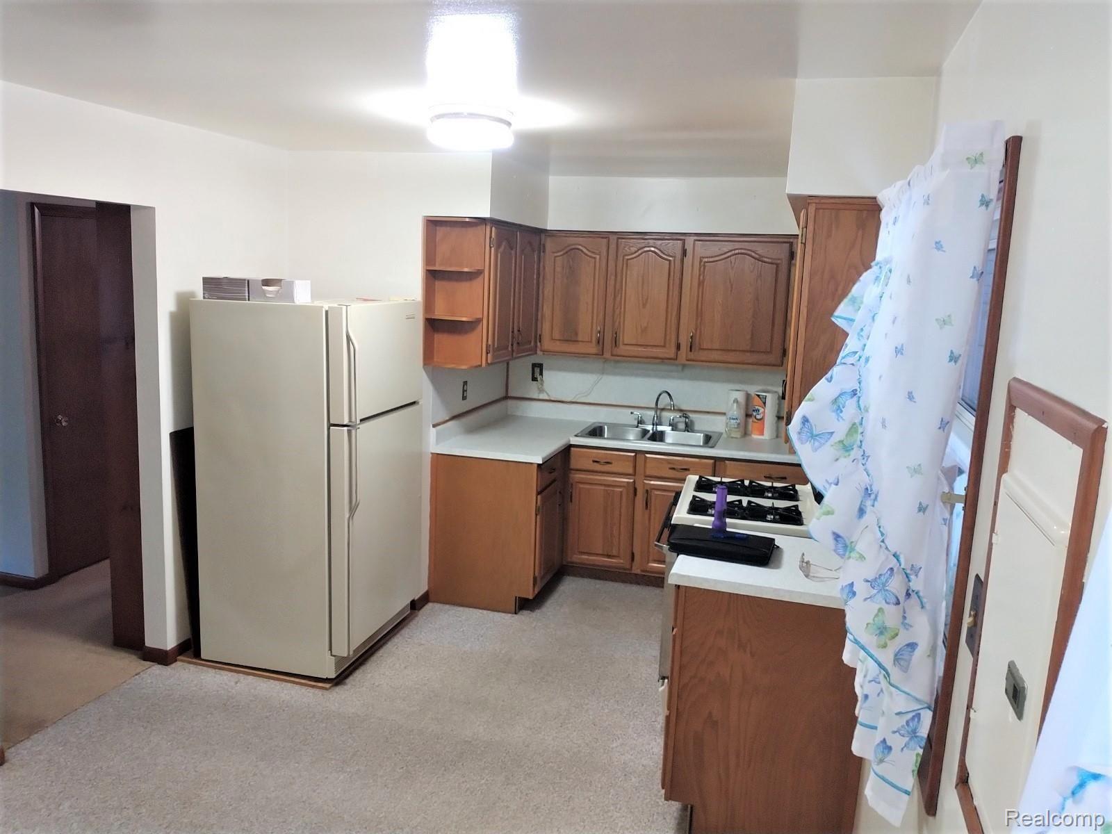 1263 Fall River Road Ypsilanti, MI 48198 - Photo 13 of 25 Kitchen Pic1.jpg