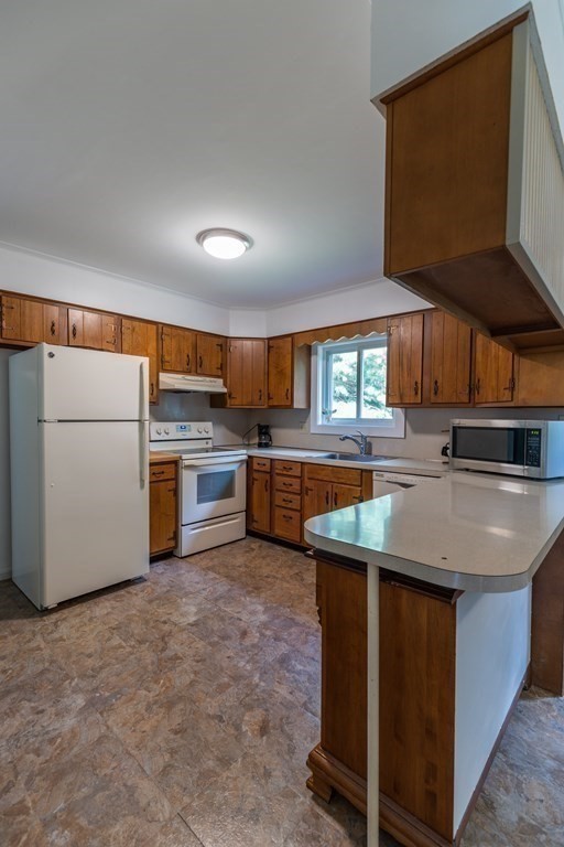 72 Chapel Road Amherst, MA 01002 - Photo 13 of 38