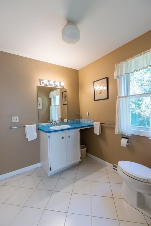 72 Chapel Road Amherst, MA 01002 - Photo 16 of 38