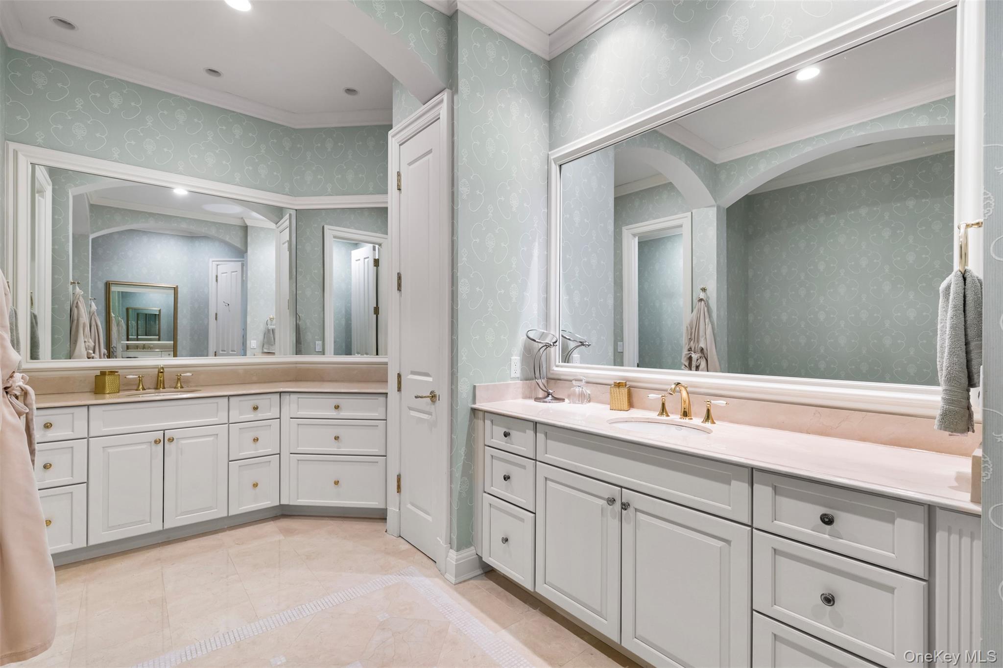 10 Shadow Tree Lane Briarcliff Manor, NY 10510 - Photo 15 of 38 1st floor primary bedroom spa like bath