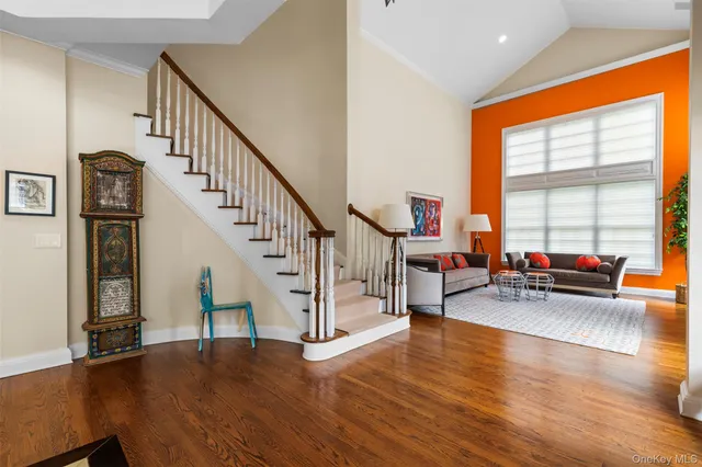 $2,000,000 | 10 Shadow Tree Lane, Briarcliff Manor, NY 10510