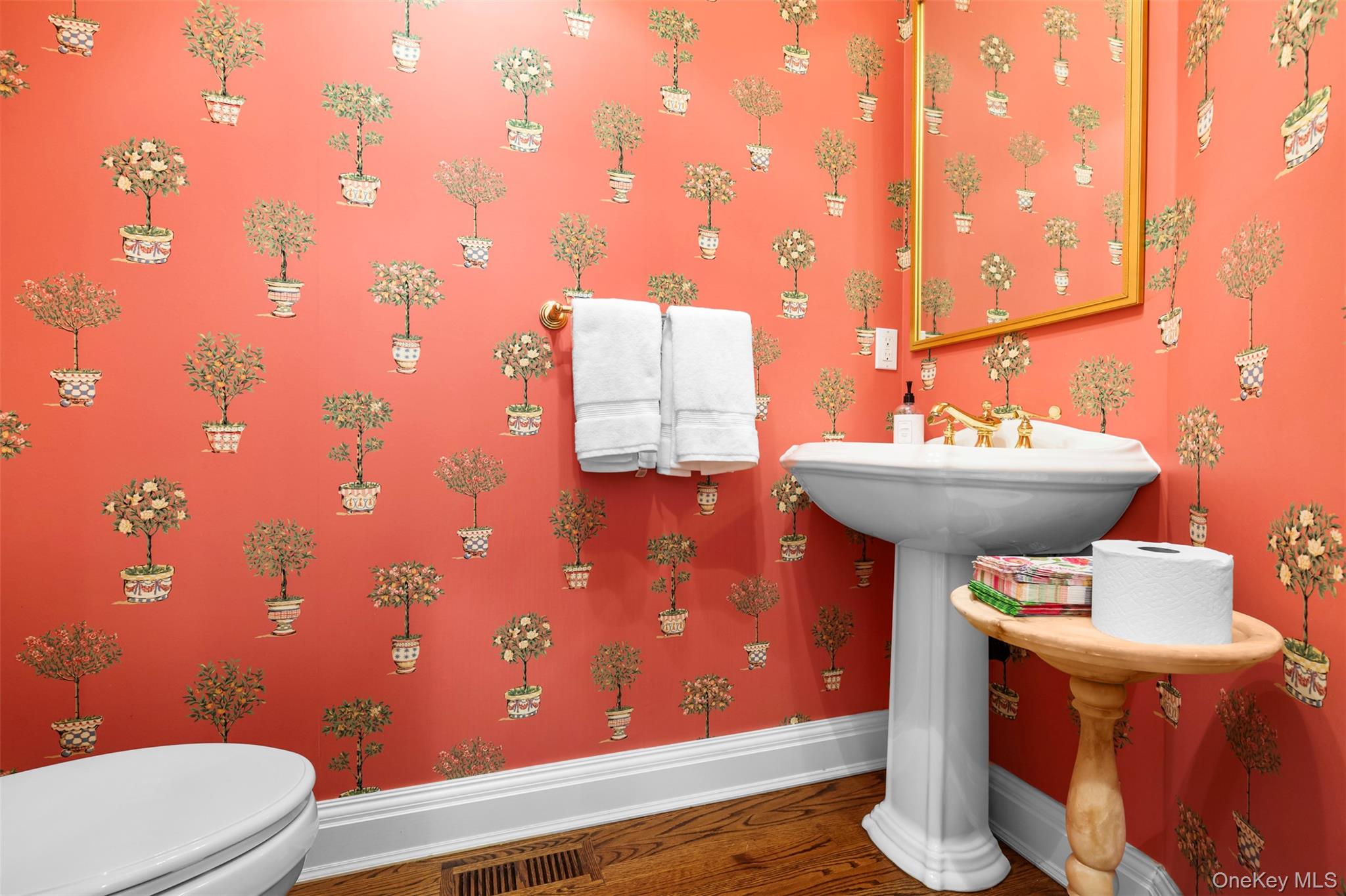 10 Shadow Tree Lane Briarcliff Manor, NY 10510 - Photo 7 of 38 1st floor powder room