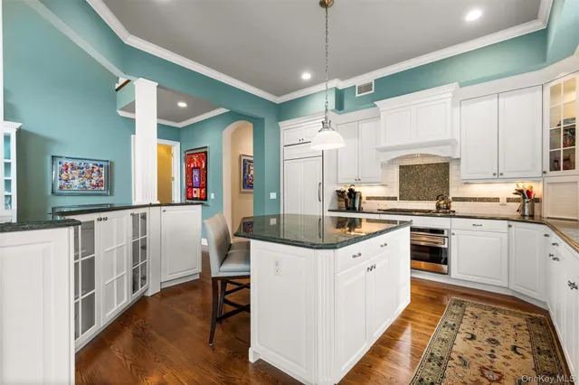 $2,000,000 | 10 Shadow Tree Lane, Briarcliff Manor, NY 10510