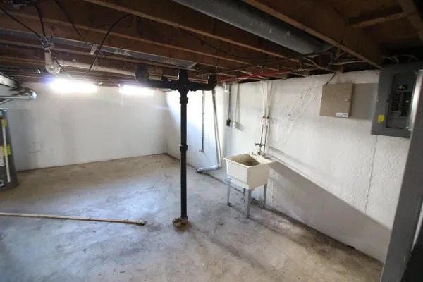 $170,000 | 16265 Oakbrook Street, Romulus, MI 48174