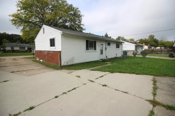 $170,000 | 16265 Oakbrook Street, Romulus, MI 48174