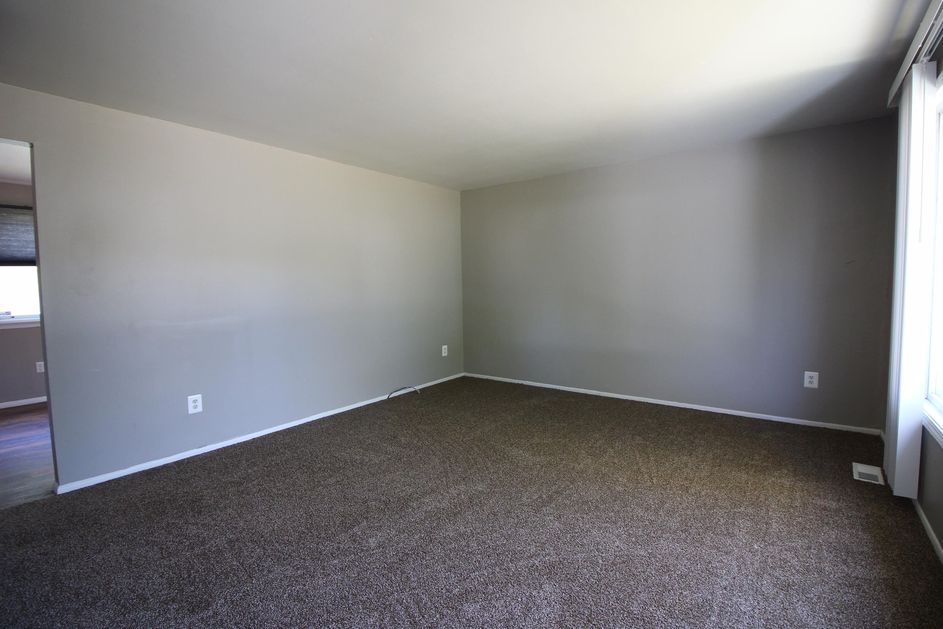 16265 Oakbrook Street Romulus, MI 48174 - Photo 4 of 17 IMG_9309