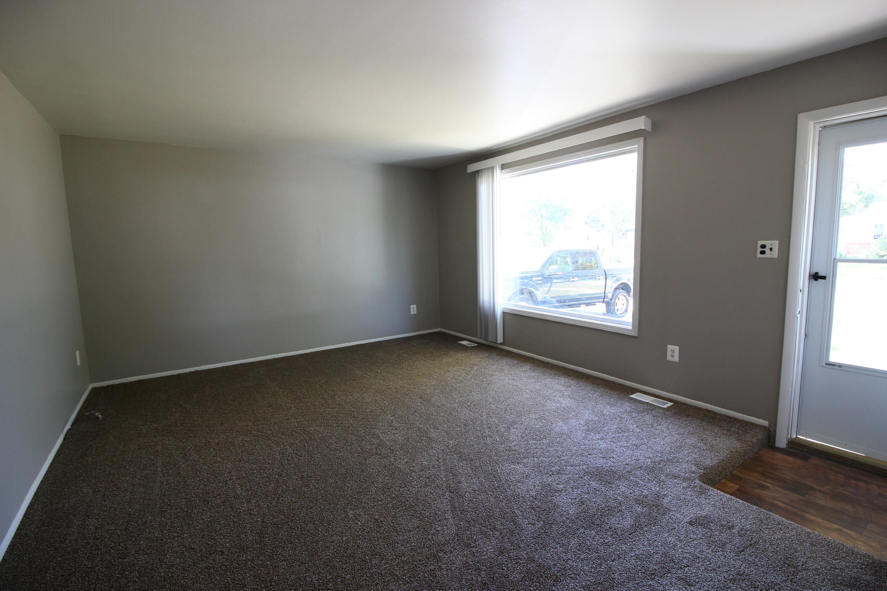 16265 Oakbrook Street Romulus, MI 48174 - Photo 5 of 17 IMG_9310