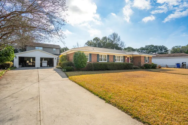 $1,600,000 | 835 Erckmann Drive, Mount Pleasant, SC 29464