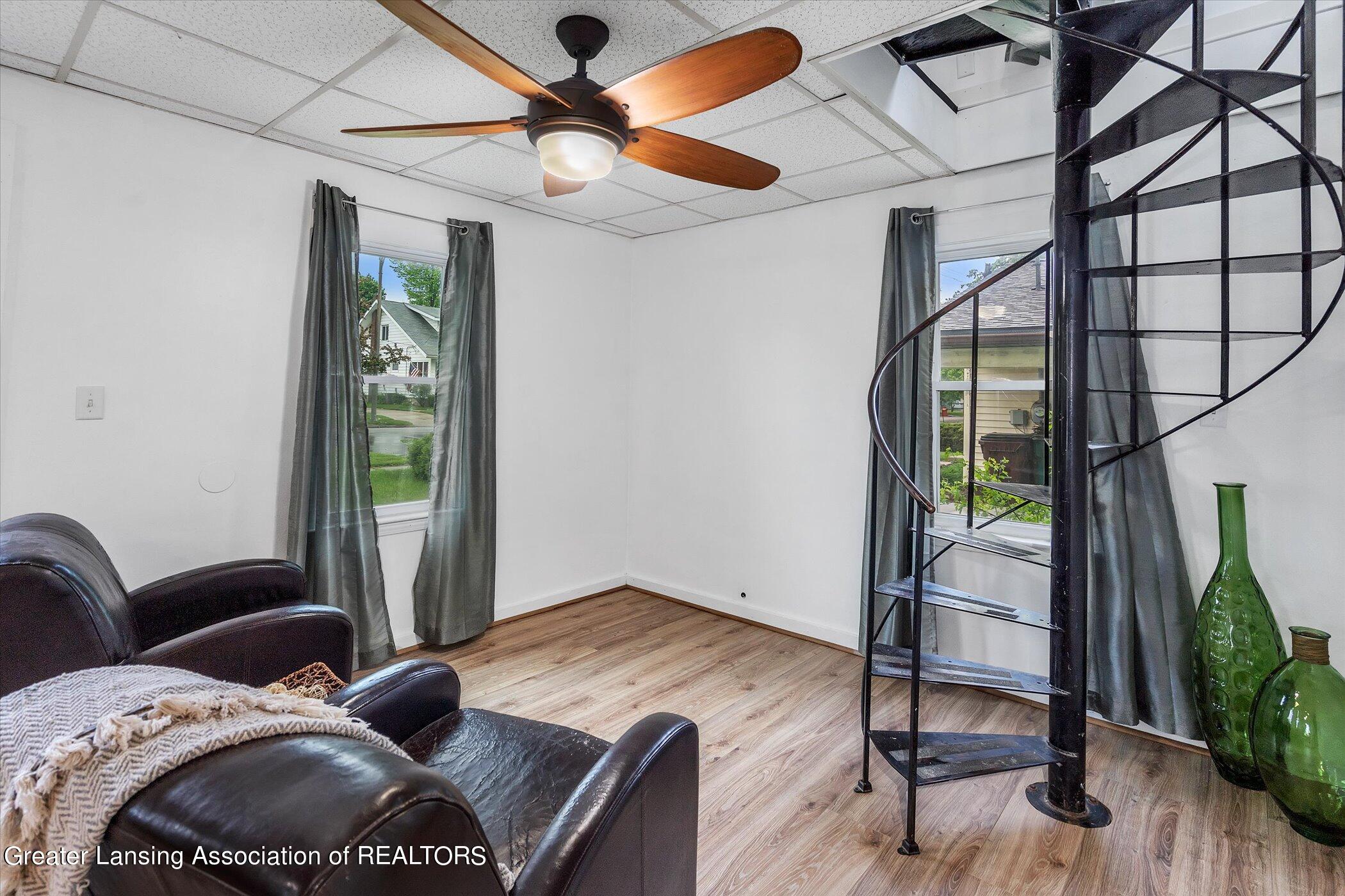 625 East Cavanaugh Road Lansing, MI 48910 - Photo 9 of 28 09-625-E-Cavanaugh-Rd-WindowStill-Real-E