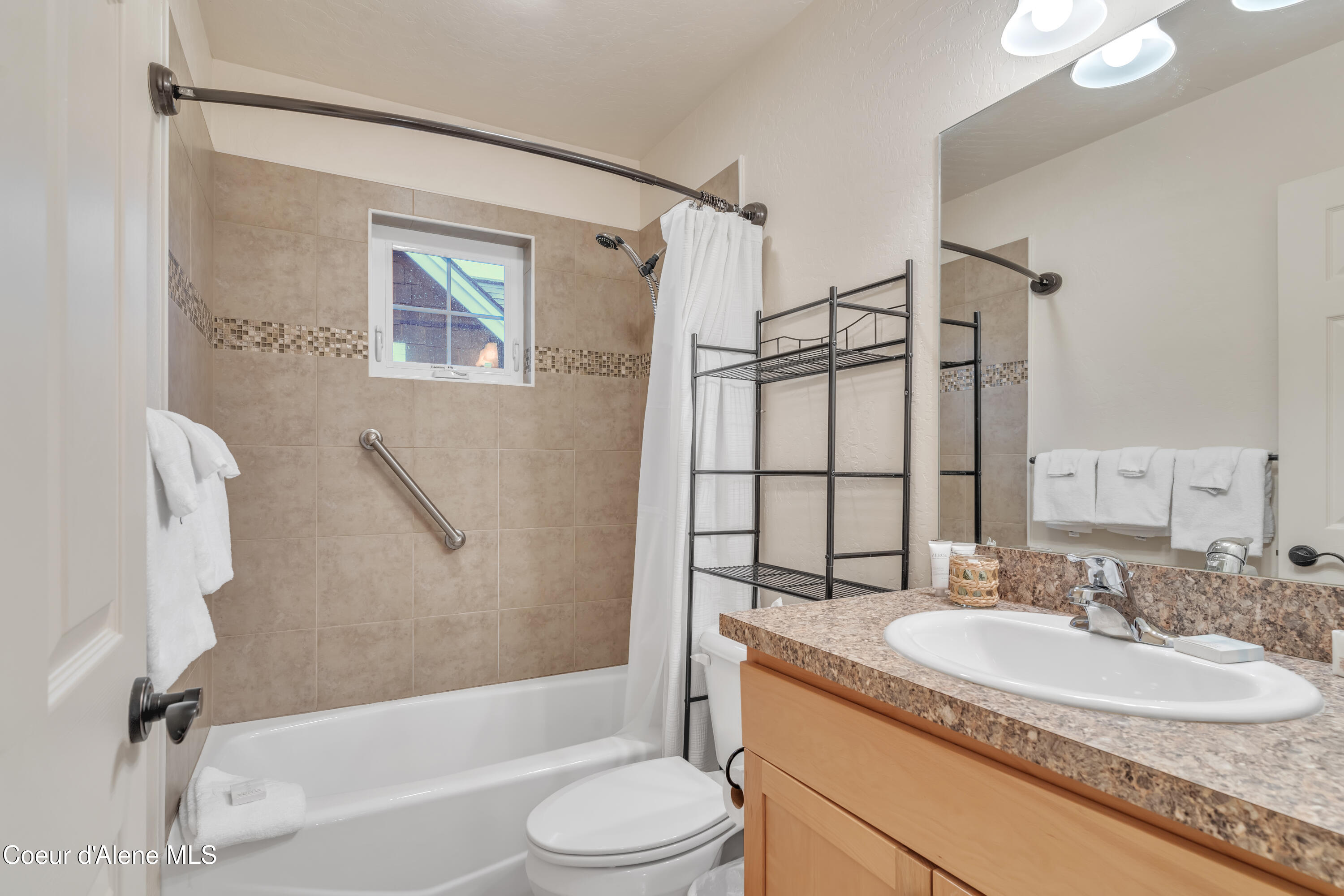 209 Pomrankey Lane Dover, ID 83825 - Photo 9 of 20 Bathroom 1